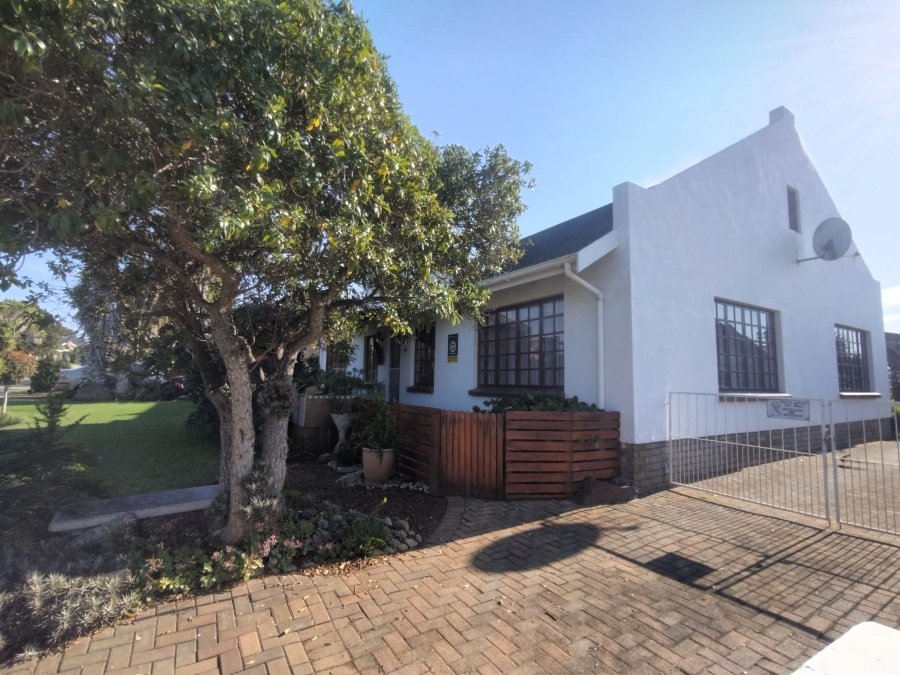4 Bedroom Property for Sale in Noorsekloof Eastern Cape